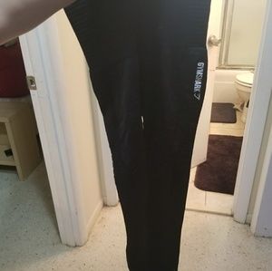 Gym shark leggings